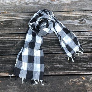 SOLD—Gingham Checker Black/White Linen Scarf